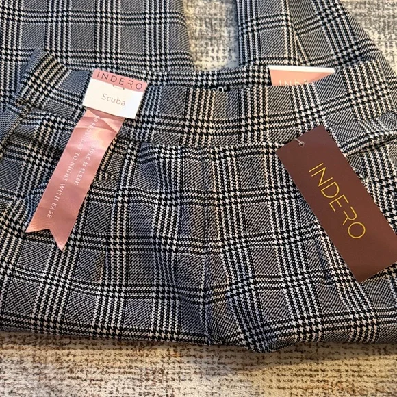 Black & White Plaid Casual Pants - Picture 2 of 3